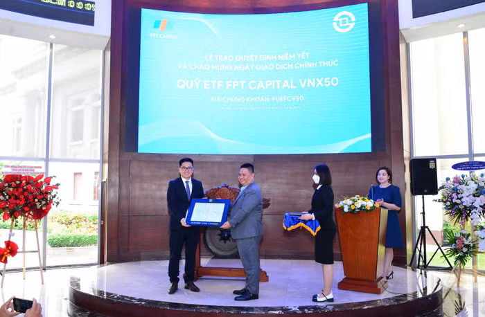 Ngày 25/5/2023, Sở Giao dịch Chứng khoán TP.HCM vào giao dịch 