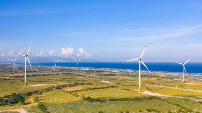 Nhiều vùng đất khô cằn, sỏi đá bị bỏ hoang nhiều năm trước, nay đã trở thành những dự án năng lượng tái tạo tỷ đô.
