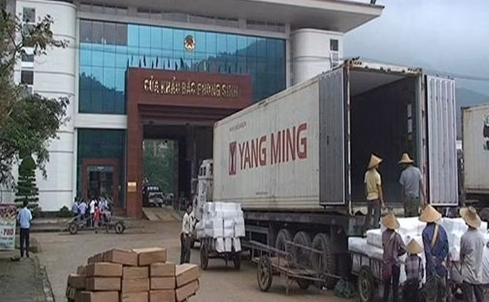 Cửa khẩu Bắc Phong Sinh thông quan trở lại, nhưng phải thực hiện nghiêm các biện pháp phòng, chống dịch COVID-19