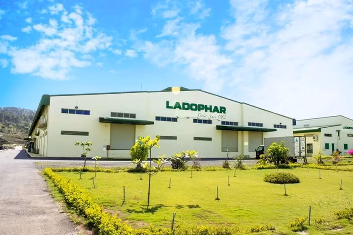 Louis Holdings mua lượng lớn cổ phiếu Dược phẩm Lâm Đồng để nắm quyền chi phối