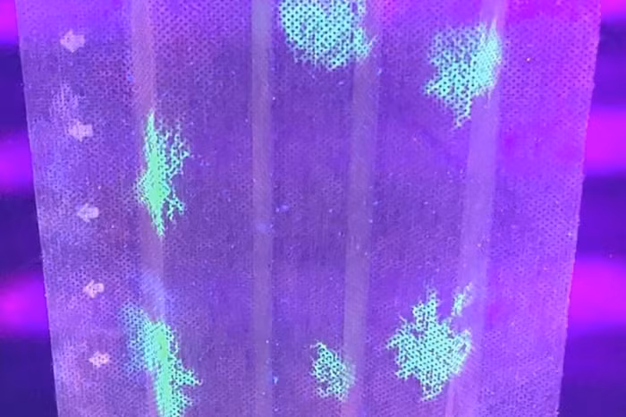 Nhật Bản phát triển khẩu trang có thể phát sáng khi tiếp xúc với Covid-19