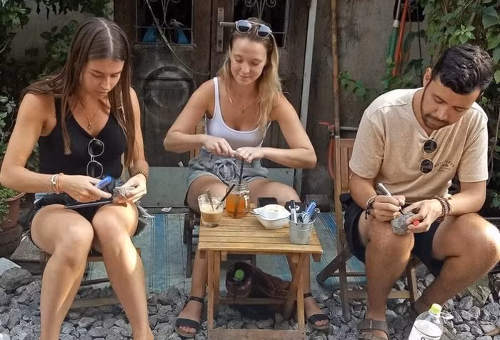 Ấn tượng nghệ thuật "Tick Art" tại Cafe ga Đông Dương ảnh 4