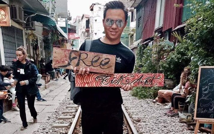 Ấn tượng nghệ thuật "Tick Art" tại Cafe ga Đông Dương ảnh 3 Ấn tượng nghệ thuật "Tick Art" tại Cafe ga Đông Dương ảnh 3