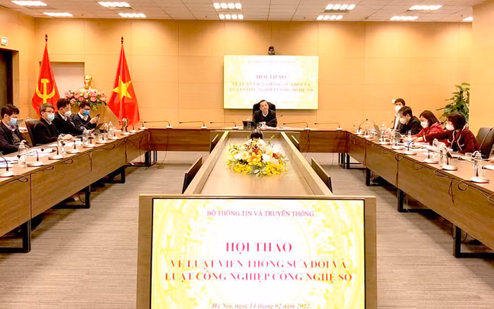 Thứ trưởng Bộ TT&amp;TT Phạm Đức Long chủ trì hội thảo