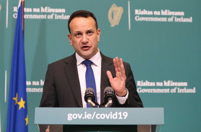 Thủ tướng Ireland tham gia chống dịch với tư cách là một bác sĩ