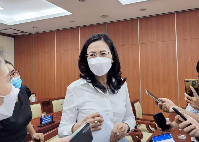 Bà Nguyễn Thị Bích Hạnh, Phó Cục trưởng Cục Thuế TPHCM thông tin tại họp báo.