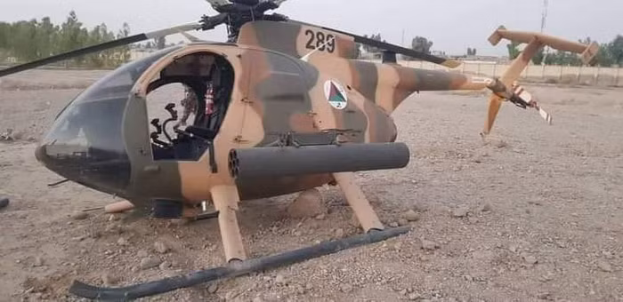 Trực thăng không quân Afghanistan hạ cánh khẩn cấp.