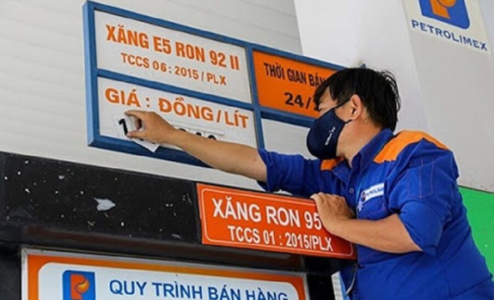 Giá xăng giảm lần đầu tiên sau 5 tháng