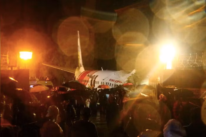 Ấn Độ: Chuyến bay đưa công dân hồi hương tránh Covid-19 biến thành thảm họa