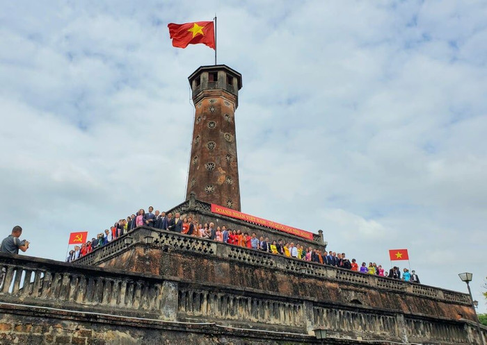 VCCI và HBA tổ chức đoàn Doanh nhân đến dâng hương, báo công với Chủ tịch Hồ Chí Minh ảnh 9