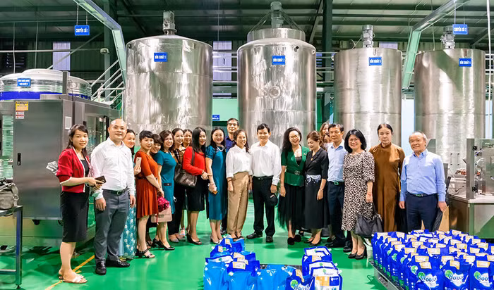 Lãnh đạo VACOD, HBA cùng đoàn doanh nhân đi thăm cụm nhà máy của Công ty CP Thương mại Quốc tế Đại Hoàng Minh
