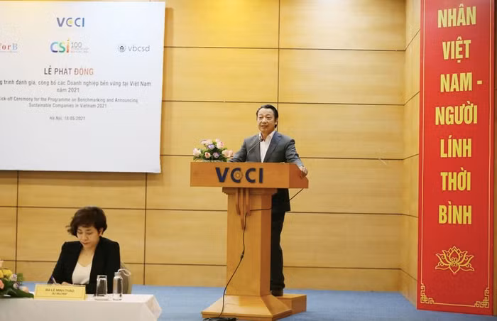 Ông Vinh khẳng định, phát triển bền vững hoàn toàn có thể được thực hiện ở tất cả các cấp độ doanh nghiệp