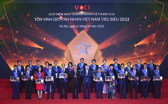 Vinh danh 60 doanh nhân Việt Nam tiêu biểu năm 2022