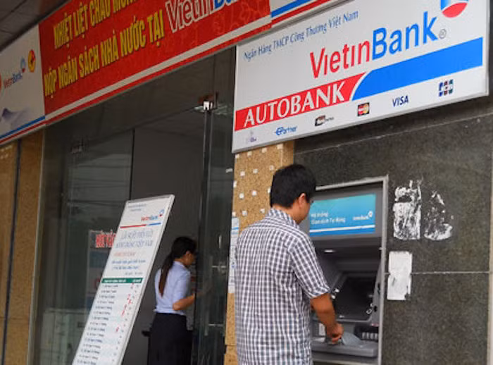 Vietinbank nâng cấp hệ thống, khách hàng "méo mặt" vì chậm lương