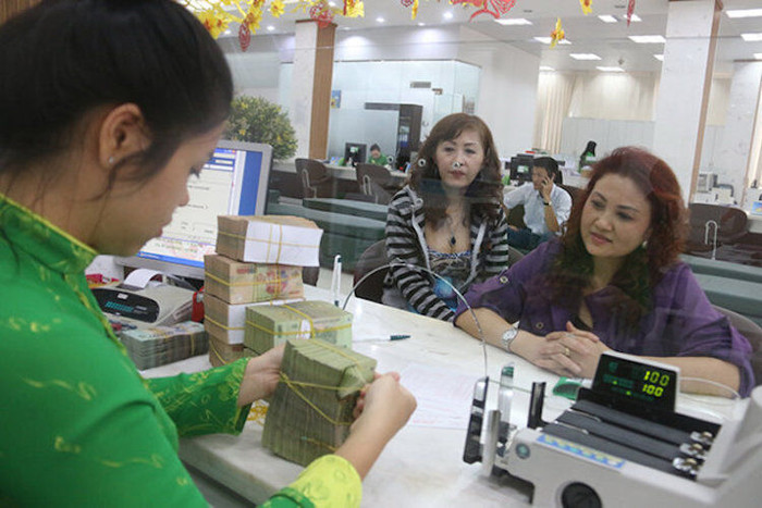 Lãi suất ngân hàng "liệu cơm gắp mắm"