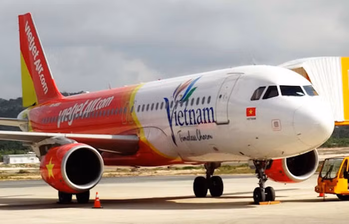 Cổ phiếu VJC giảm mạnh 11%, nhóm ngành xây dựng “nổi sóng”