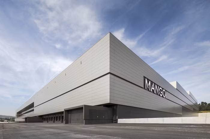 Trung tâm Lliçà d’Amunt của Mango tại Barcelona, Tây Ban Nha.