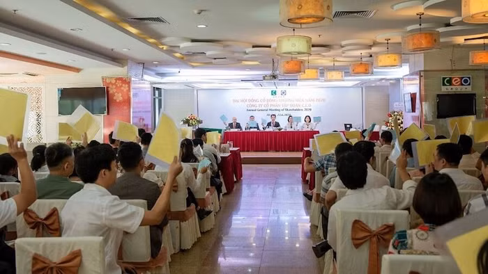 Cổ đông biểu quyết các nội dung Đại hội với tỉ lệ nhất trí cao.