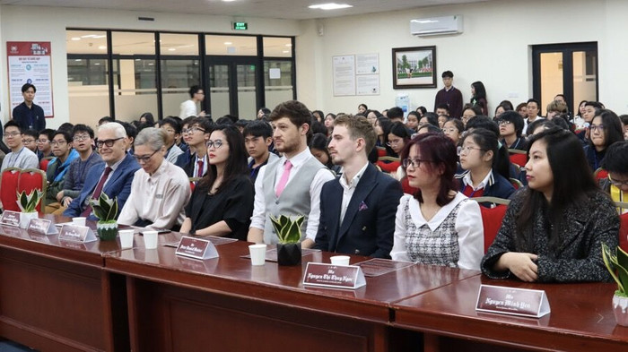 The Great Debate 2021 nhận được sự hỗ trợ của rất nhiều thầy cô giáo The Great Debate 2021 nhận được sự hỗ trợ của rất nhiều thầy cô giáo