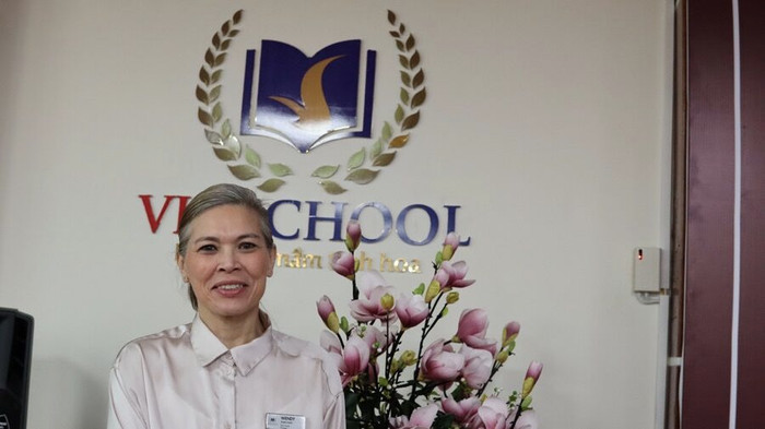 Cô Wendy cho rằng, kỹ năng tranh biện là một trong những kỹ năng rất là quan trọng để các học sinh có thể rèn giũa kỹ năng lãnh đạo Cô Wendy cho rằng, kỹ năng tranh biện là một trong những kỹ năng rất là quan trọng để các học sinh có thể rèn giũa kỹ năng lãnh đạo