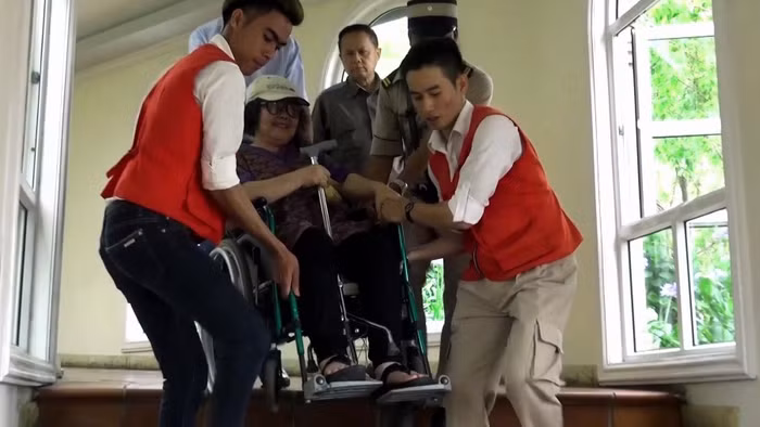 Cả một quy trình đón khách khuyết tật cũng được xây dựng và thực hành bài bản, chu đáo, chuyên nghiệp tại các khu du lịch Sun World thuộc Tập đoàn Sun Group.