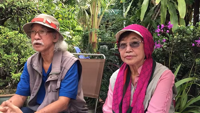 Ông Minh, bà Cúc – cặp vợ chồng ở Long Xuyên - An Giang đã bước qua tuổi 70 nhưng vẫn cùng nhau đi “phượt” xuyên Việt