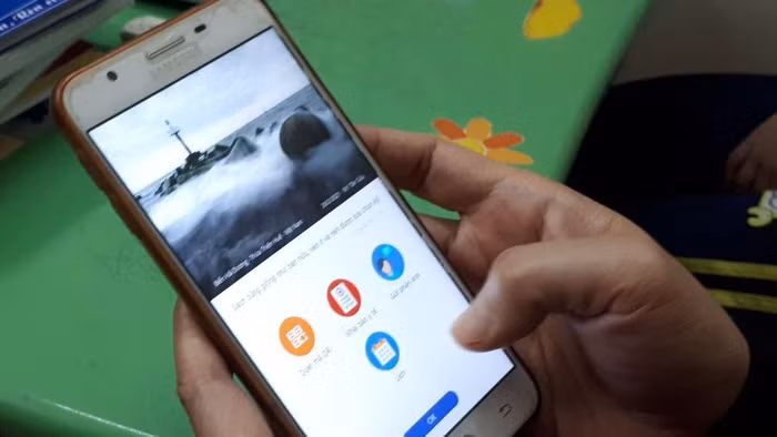 Yêu cầu cài đặt Bluezone khi đến nơi đông người