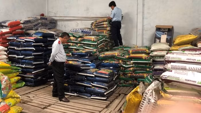 Kinh doanh phân bón giả, một hộ kinh doanh bị Chủ tịch tỉnh Tiền Giang ra quyết định xử phạt