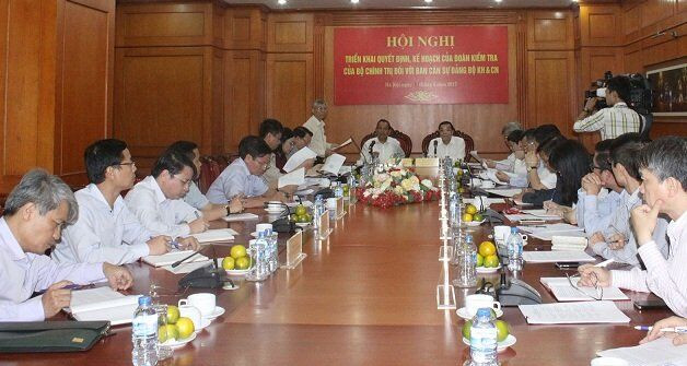 Bộ Chính trị lập 5 đoàn kiểm tra về công tác cán bộ ảnh 1