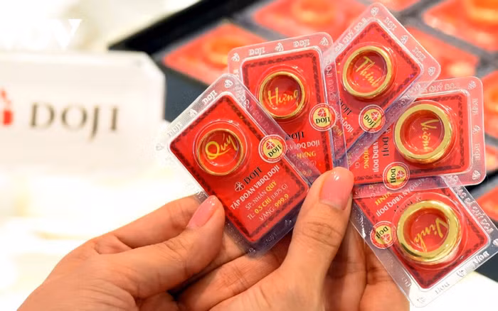 Giá vàng trong nước giảm nhẹ, xuống còn 145,6 triệu đồng/lượng
