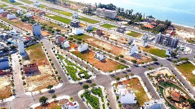 Bình Thuận tạm dừng mua bán, giao dịch tại 4 công ty và 3 dự án để phục vụ điều tra