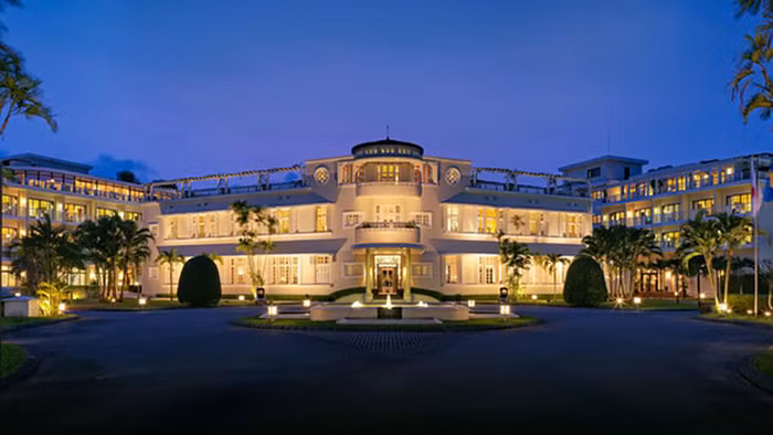 Toàn cảnh khách sạn Azerai La Residence tại Huế - Ảnh: BOOKING