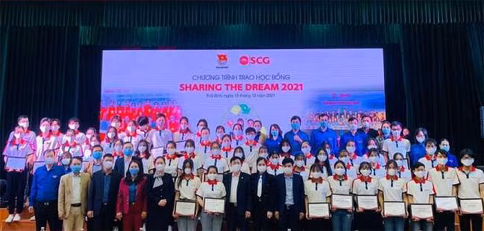 SCG đã trao tặng 50 suất học bổng dành cho các em học sinh - sinh viên tại tỉnh Thái Bình - điểm dừng cuối cùng của hành trình năm thứ 14 của học bổng