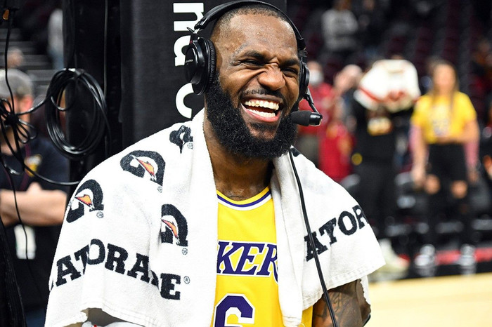 VĐV bóng rổ nổi tiếng LeBron James trở thành tỷ phú USD