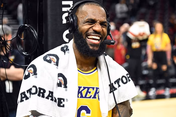 VĐV bóng rổ nổi tiếng LeBron James trở thành tỷ phú USD