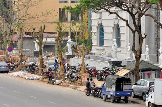 Soi tiến độ "rùa" của căn hộ đế vương Tân Hoàng Minh