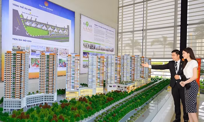 Novaland ồ ạt làm dự án “khủng”, xoay vốn nhờ... "in giấy"?