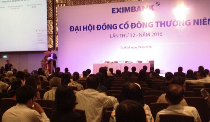 Nhóm cổ đông nào đang “chơi khăm” ở Eximbank?