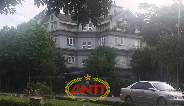 Bố của tổng giám đốc ở biệt thự, vẫn mua nhà ở xã hội