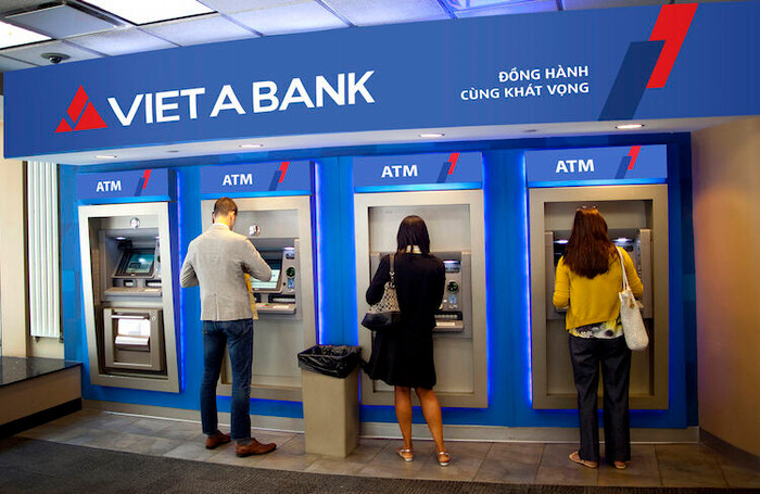 VietABank tăng cường tiếp quỹ cho cây ATM