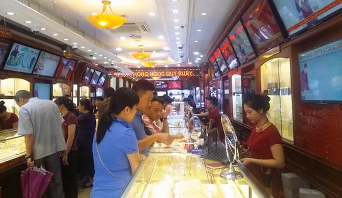 "Đừng tự biến mình thành nạn nhân trên thị trường vàng"