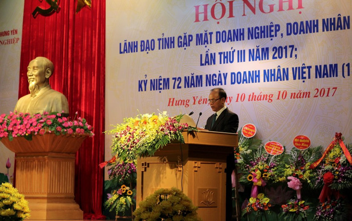 Ông Nguyễn Xuân Dương, Chủ tịch Hiệp hội DN tỉnh Hưng Yên trích đọc Thư của Bác Hồ gửi các giới công thương Việt Nam