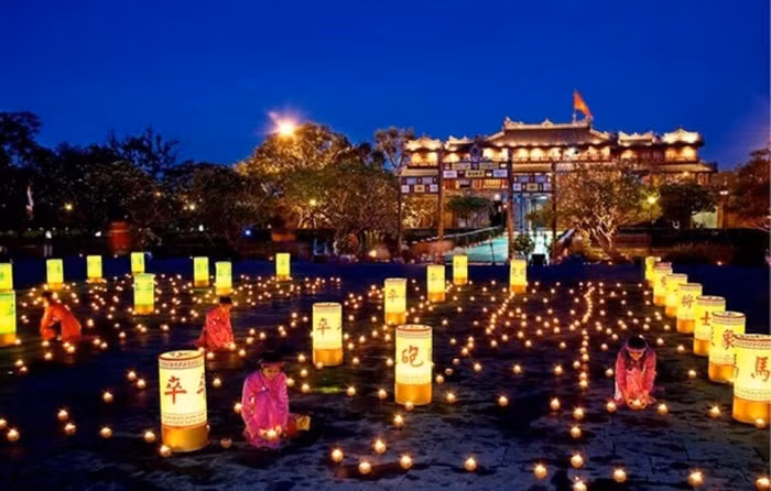 Phố đêm Hoàng Thành Huế