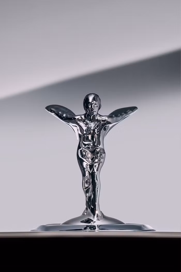 Rolls-Royce tân trang linh vật “Spirit of Ecstacy” nhân kỷ niệm 111 năm ảnh 1 Rolls-Royce tân trang linh vật “Spirit of Ecstacy” nhân kỷ niệm 111 năm ảnh 1