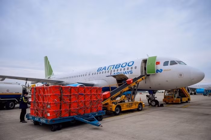 Bamboo Airways vận chuyển 100 tấn hàng hóa miễn cước hỗ trợ các địa phương khắc phục hậu quả lũ lụt