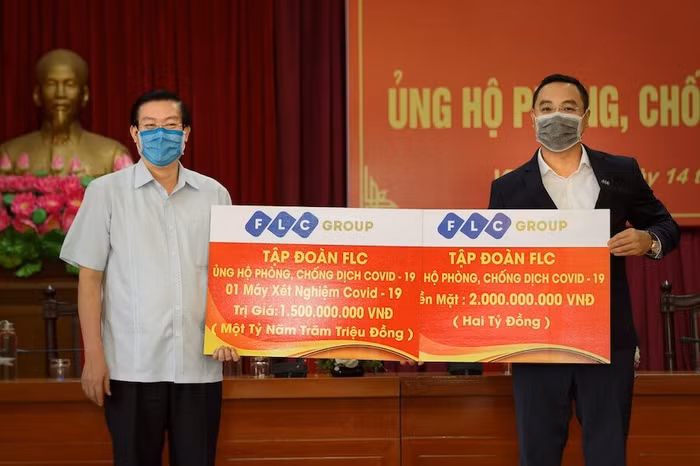 Tập đoàn FLC ủng hộ Vĩnh Phúc 3,5 tỷ đồng và hiện vật phòng chống Covid-19