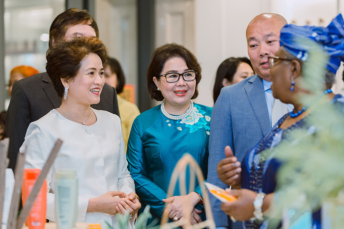 Đồng sáng lập công ty Cổ phần Sao Thái Dương Nguyễn Thị Hương Liên (ngoài cùng bên trái) tại buổi gặp gỡ Tổng Giám đốc WTO: Tham gia lĩnh vực kinh doanh yêu thích là nguồn cảm hứng quan trọng nhất