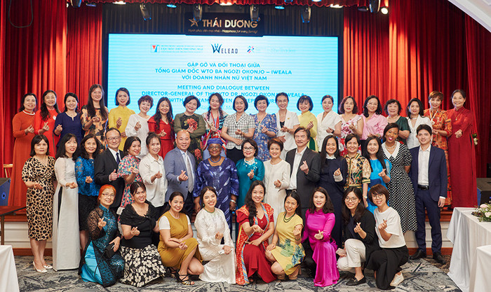 Các đại biểu chụp ảnh lưu niệm Tổng Giám đốc WTO: Tham gia lĩnh vực kinh doanh yêu thích là nguồn cảm hứng quan trọng nhất