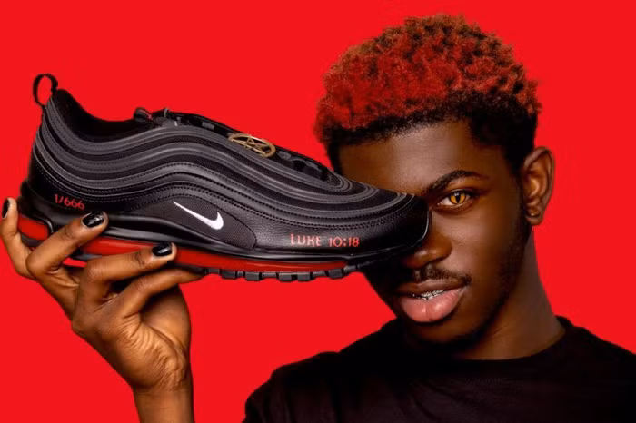 Nike kiện MSCHF và Lil Nas X vì đôi giày chứa máu người của Satan