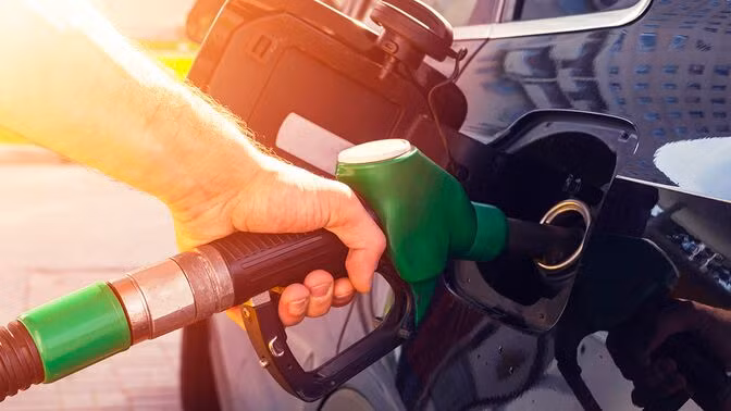 Mexico bỏ chính sách trợ cấp xăng dầu vì người Mỹ vượt biên để "đổ đầy bình"